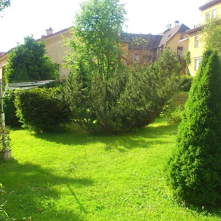 Prazdninovy Dum * Josefŭv Dŭl